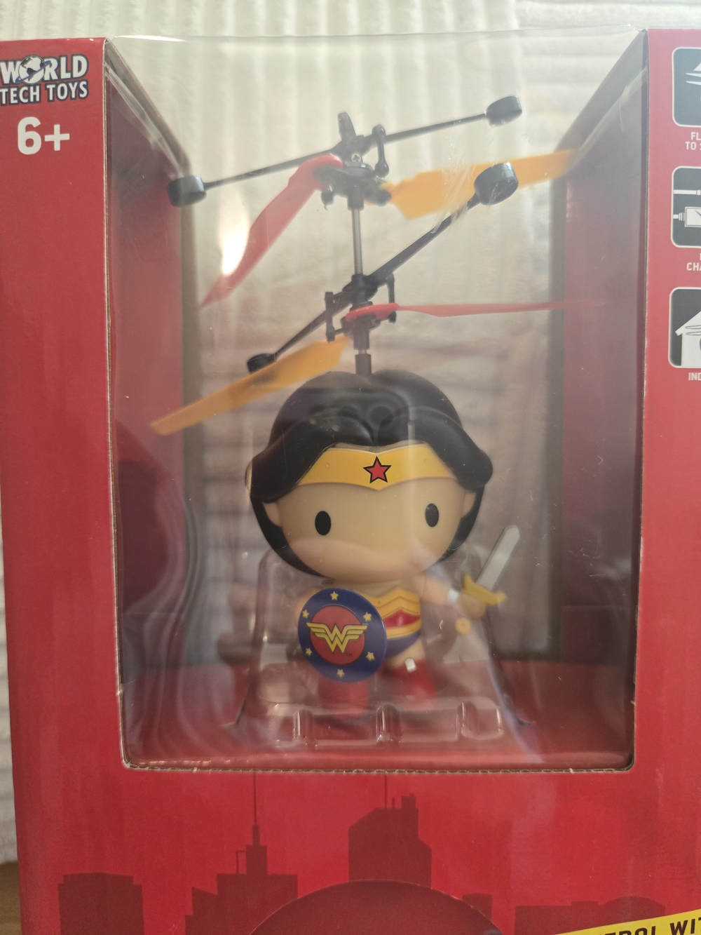 Wonder Woman Motion-Sensing Flying Helicopter Toy — Red - Picture 6 of 6
